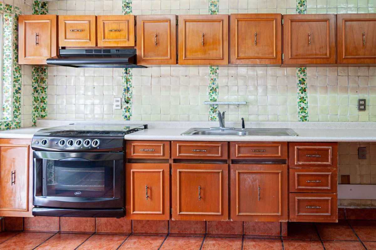 Vista frontal de la cocina