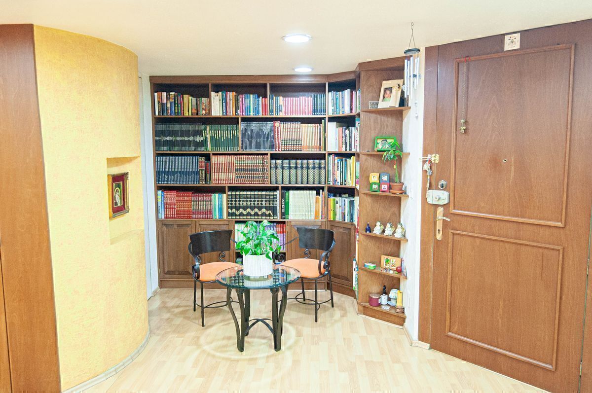 Recibidor con estantes