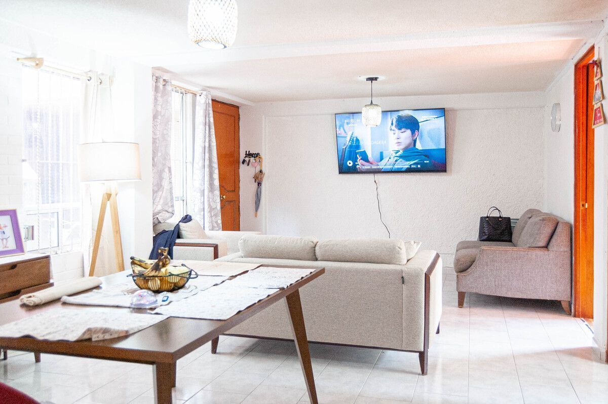 Comedor, estancia y puerta principal