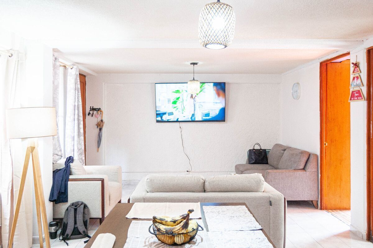 Comedor, estancia y puerta principal