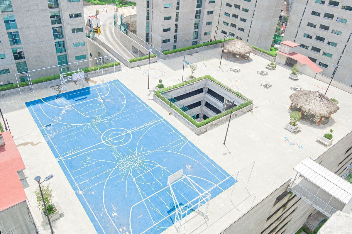 Canchas, acceso principal, palapas