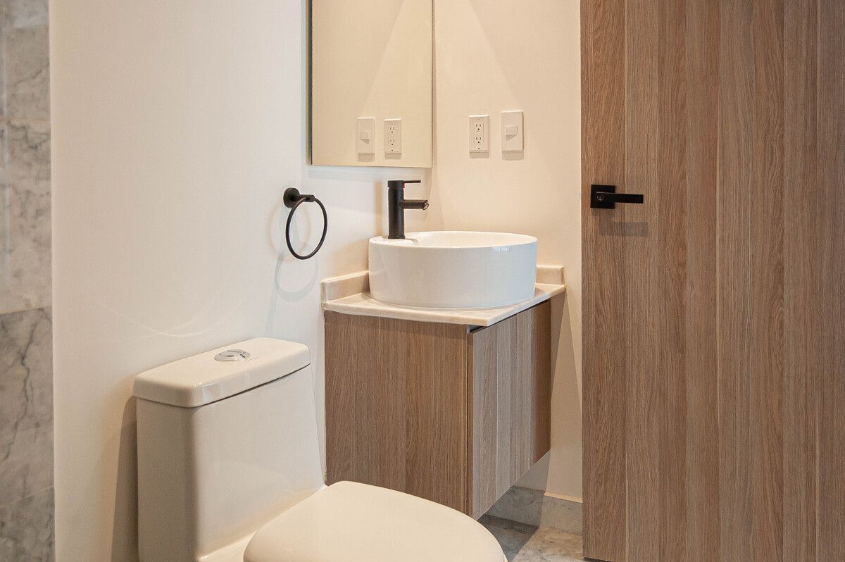 Vista del baño desde la regadera